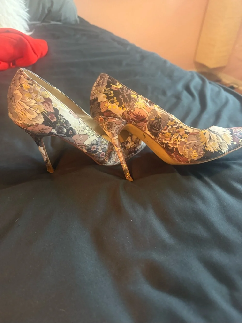 Floral Pointed-Toe Women's Pumps in Multi-Color